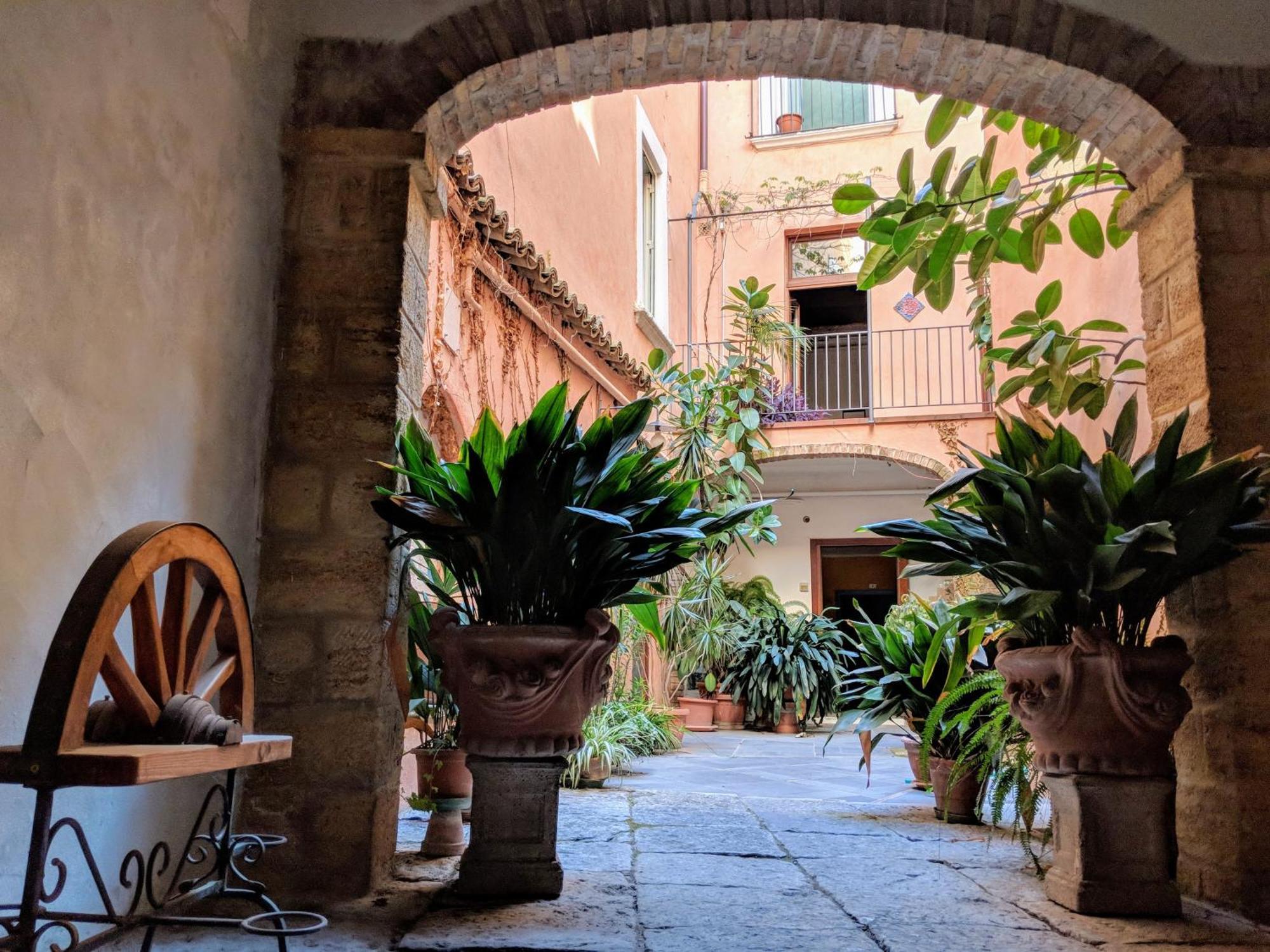 Casa Di Chiara Hostel Crotone Exterior photo